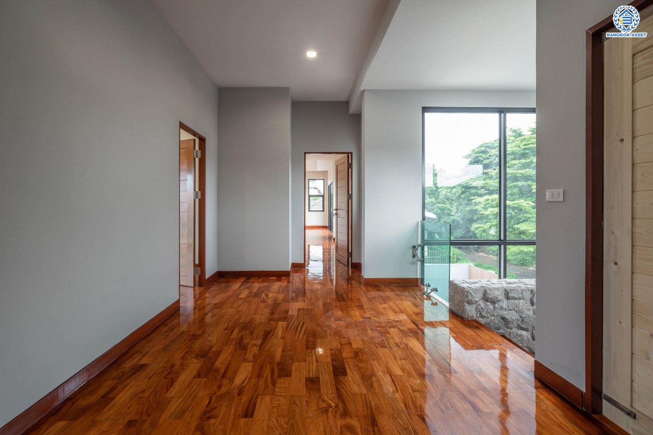 บ้านมือสองตกแต่งใหม่ ม.ซอย พหลโยธิน56 พหลโยธิน บ้านเดี่ยวหลังใหญ่ ภายในตกแต่งหรูหรา บนเนื้อที่เยอะถึง 98.60 ตร.ว. 3 ห้องนอน 3 ห้องน้ำ 2 ที่จอดรถ บรรยากาศเป็นส่วนตัว พร้อมมีสระน้ำในตัว บนพื้นที่กว่า 430 ตร.ม. บนทำเลที่ดี เชื่อมต่อถนน พหลโยธิน, ลำลูกกา, วิภาวดี-รังสิต เดินทางสะดวกใกล้รถไฟฟ้า สถานี "แยก คปอ, คูคต"